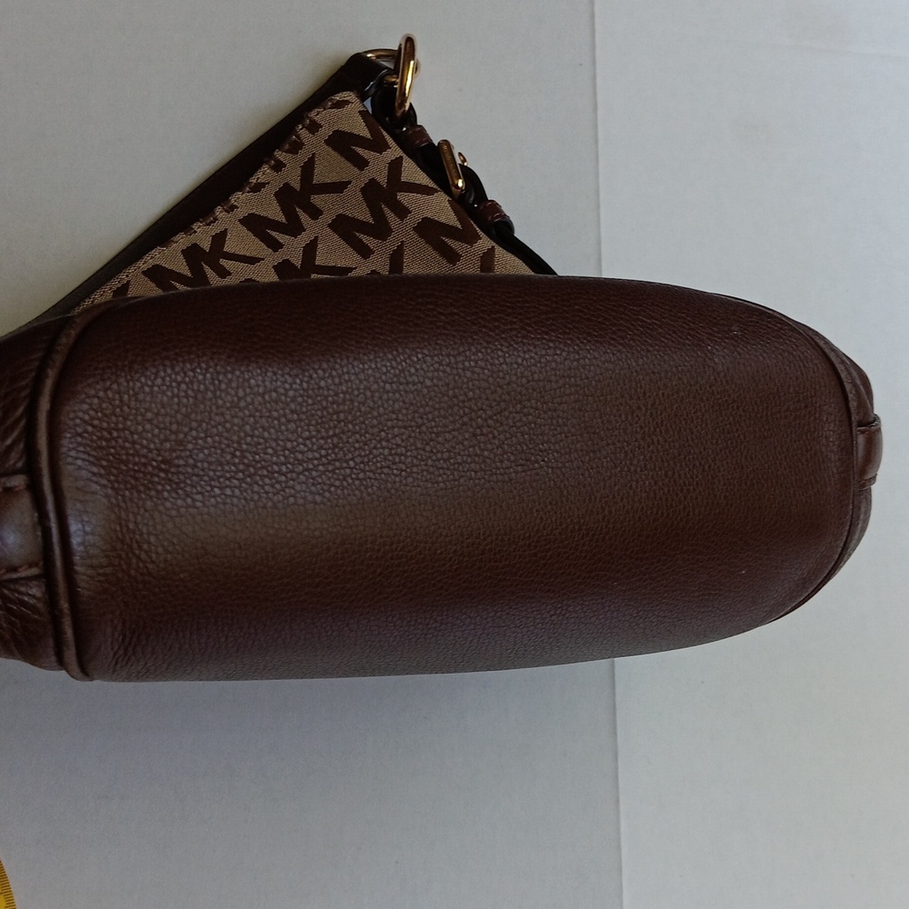 MICHEAL KORS TAN & BROWN LOGO BAG - Picture 8 of 8